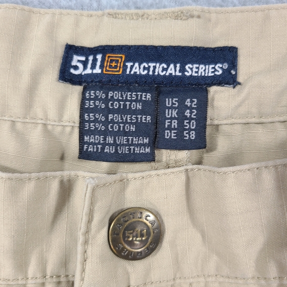 Lot of 2 Mens 5.11 Tactical Cargo Shorts Size 42 Khaki & Beige 8" Inseam - Picture 3 of 16
